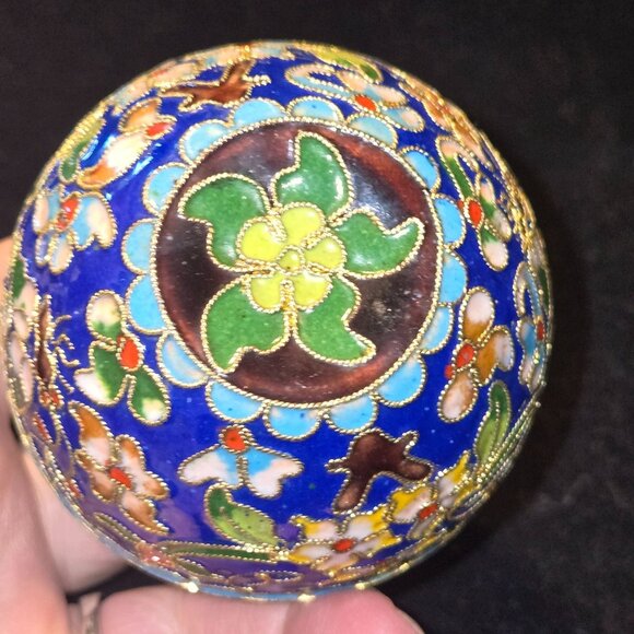 Vintage Cloisonné Apple Trinket Box With Floral Enamel Design - Picture 5 of 7